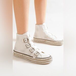Beast Fashion Multi-Buckle Straps Studded Platform Sneakers
